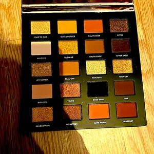 ICONIC LONDON Booming & Gleaming Eyeshadow Palette Brand New
